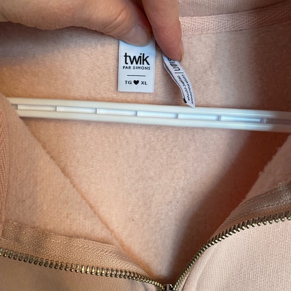 Ladies pink cropped Sherpa sweater (L) - Picture 3 of 3